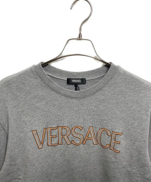 VERSACE（ヴェルサーチ）VERSACE (ヴェルサーチ) ロゴスウェット グレー サイズ:Mの古着・服飾アイテム