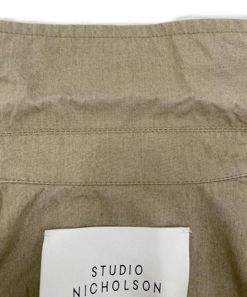 STUDIO NICHOLSON（スタジオ ニコルソン）STUDIO NICHOLSON (スタジオ ニコルソン) KANGAROO POCKET OVER SHIRT カーキ サイズ:Mの古着・服飾アイテム