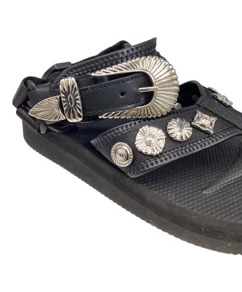 suicoke（スイコック）suicoke (スイコック) TOGA (トーガ) TONO ウエスタンメタル ストラップサンダル ブラック サイズ:23の古着・服飾アイテム