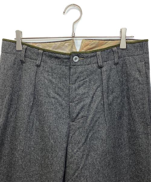 MANDO（マンドー）MANDO (マンドー) シンチバックタックパンツ グレー サイズ:40の古着・服飾アイテム