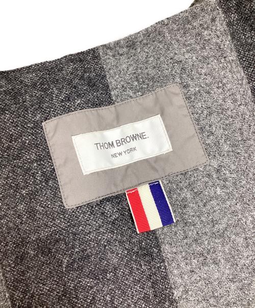 THOM BROWNE. NEW YORK（トムブラウン ニューヨーク）THOM BROWNE. NEW YORK (トムブラウン ニューヨーク) ダウンマフラー グレーの古着・服飾アイテム