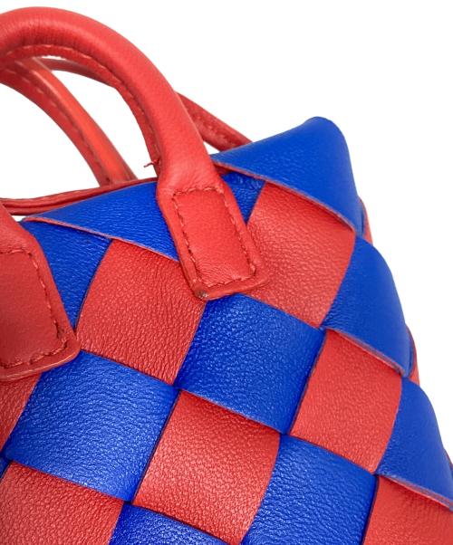 BOTTEGA VENETA（ボッテガベネタ）BOTTEGA VENETA (ボッテガベネタ) イントレチャートキーチャーム レッド×ブルーの古着・服飾アイテム