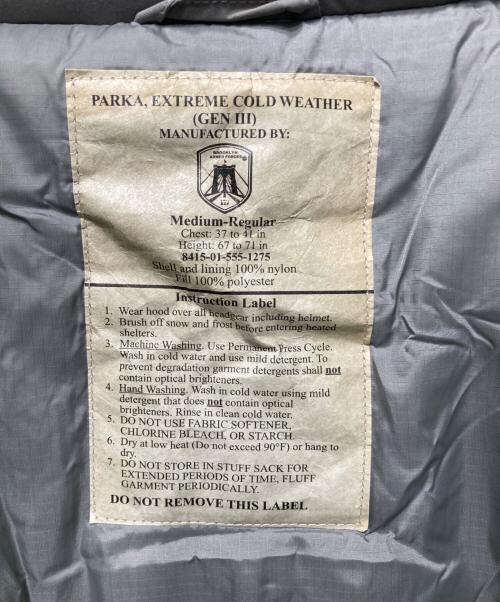 US ARMY（ユーエスアーミー）US ARMY (ユーエスアーミー) ECWCS GENIII LEVEL7 ジャケット カーキ サイズ:MEDIUM REGULARの古着・服飾アイテム