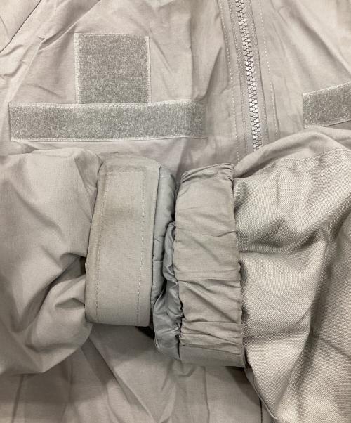 US ARMY（ユーエスアーミー）US ARMY (ユーエスアーミー) ECWCS GENIII LEVEL7 ジャケット カーキ サイズ:MEDIUM REGULARの古着・服飾アイテム