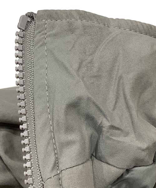 US ARMY（ユーエスアーミー）US ARMY (ユーエスアーミー) ECWCS GENIII LEVEL7 ジャケット カーキ サイズ:MEDIUM REGULARの古着・服飾アイテム