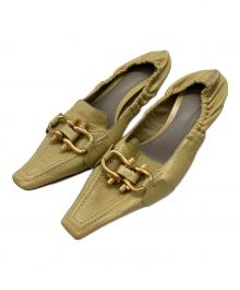 BOTTEGA VENETA（ボッテガベネタ）の古着「マダム パテントレザー ギャザー パンプス」｜ベージュ