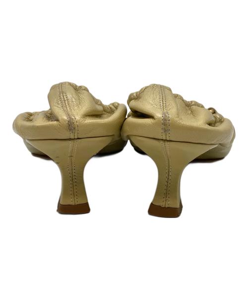 BOTTEGA VENETA（ボッテガベネタ）BOTTEGA VENETA (ボッテガベネタ) マダム パテントレザー ギャザー パンプス ベージュ サイズ:37の古着・服飾アイテム