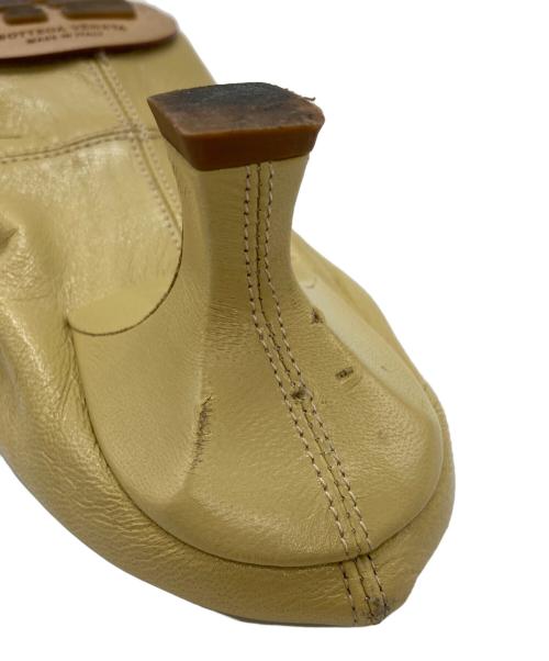 BOTTEGA VENETA（ボッテガベネタ）BOTTEGA VENETA (ボッテガベネタ) マダム パテントレザー ギャザー パンプス ベージュ サイズ:37の古着・服飾アイテム