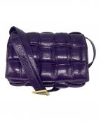 BOTTEGA VENETAボッテガベネタ）の古着「パデッドカセットショルダーバッグ」｜パープル