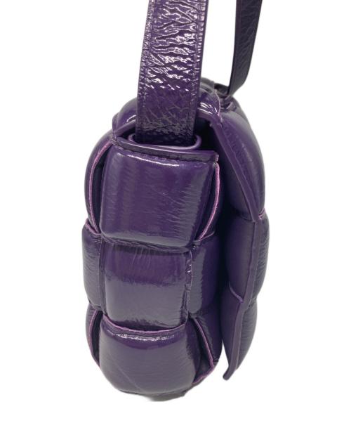 BOTTEGA VENETA（ボッテガベネタ）BOTTEGA VENETA (ボッテガベネタ) パデッドカセットショルダーバッグ パープルの古着・服飾アイテム