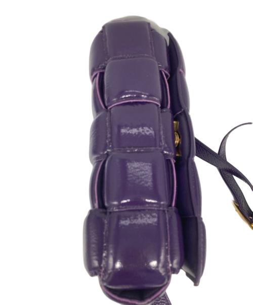 BOTTEGA VENETA（ボッテガベネタ）BOTTEGA VENETA (ボッテガベネタ) パデッドカセットショルダーバッグ パープルの古着・服飾アイテム