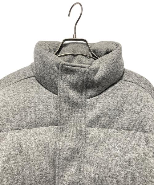 Calvin Klein（カルバンクライン）Calvin Klein (カルバンクライン) スタンドカラーダウンジャケット グレー サイズ:Ｓの古着・服飾アイテム