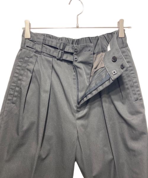 TOMORROW LAND（トゥモローランド）TOMORROW LAND (トゥモローランド) ポリエステルコットンツイル ダブルバックルパンツ チャコールグレー サイズ:xsの古着・服飾アイテム