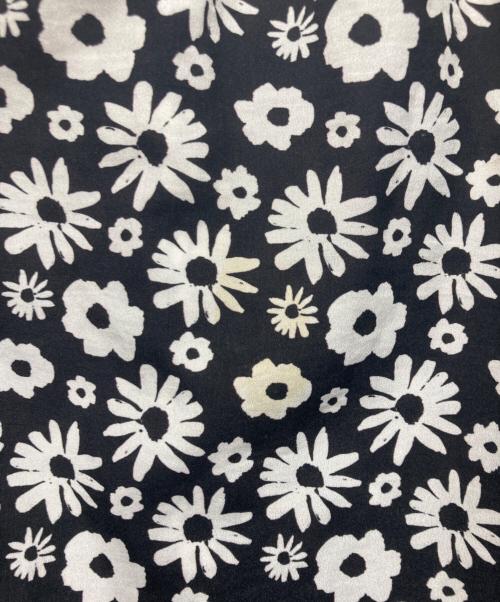 COMME des GARCONS COMME des GARCONS（コムデギャルソン コムデギャルソン）COMME des GARCONS COMME des GARCONS (コムデギャルソン コムデギャルソン) フラワープリントスカート ブラック×ホワイト サイズ:xsの古着・服飾アイテム