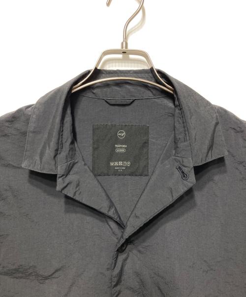 teatora（テアトラ）teatora (テアトラ) CARTRIDGE SHIRT S/S PACKABLE グレー サイズ:2の古着・服飾アイテム
