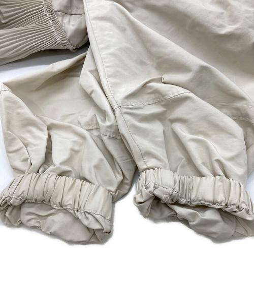 MARILYN MOON（マリリンムーン）MARILYN MOON (マリリンムーン) プリーツデザインブルゾン アイボリー サイズ:なしの古着・服飾アイテム