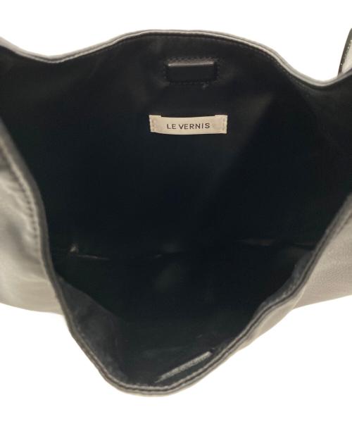 Le vernis（ル ベルニ）Le vernis (ル ベルニ) Sculpture bag ブラックの古着・服飾アイテム