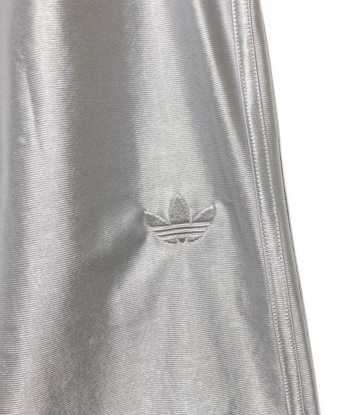 adidas（アディダス）adidas (アディダス) オーバーサイズ ファイヤーバードトラックパンツ グレー サイズ:M 未使用品の古着・服飾アイテム