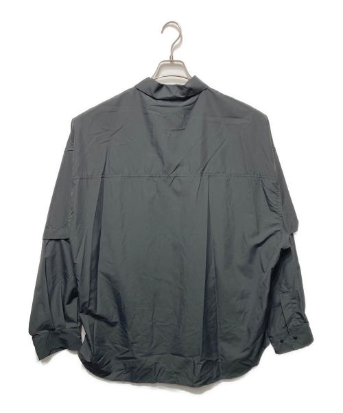 meanswhile（ミーンズワイル）meanswhile (ミーンズワイル) Feather Smooth Snap SH(Taupe) グレー サイズ:3の古着・服飾アイテム