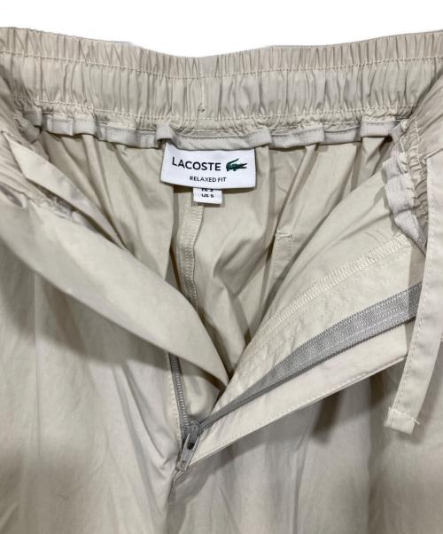 LACOSTE（ラコステ）LACOSTE (ラコステ) ナイロンカーゴパンツ ベージュ サイズ:Sの古着・服飾アイテム