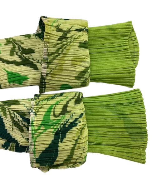 ISSEY MIYAKE FETE（イッセイミヤケフェット）ISSEY MIYAKE FETE (イッセイミヤケフェット) 総柄プリーツカーディガン グリーン サイズ:3の古着・服飾アイテム