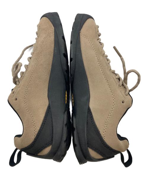 KEEN（キーン）KEEN (キーン) スニーカー ベージュ サイズ:23.5の古着・服飾アイテム