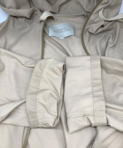 STUDIO NICHOLSON（スタジオ ニコルソン）STUDIO NICHOLSON (スタジオ ニコルソン) HOODED CROP JACKET ベージュ サイズ:Mの古着・服飾アイテム
