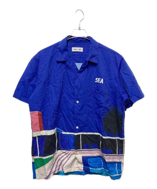 WIND AND SEA（ウィンダンシー）WIND AND SEA (ウィンダンシー) 永井 博 (Hiroshi Nagai) アートグラフィック開襟シャツ ブルー サイズ:Ｍの古着・服飾アイテム