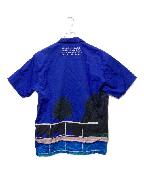 WIND AND SEA（ウィンダンシー）WIND AND SEA (ウィンダンシー) 永井 博 (Hiroshi Nagai) アートグラフィック開襟シャツ ブルー サイズ:Ｍの古着・服飾アイテム