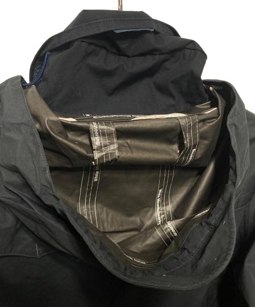 WHITE MOUNTAINEERING（ホワイトマウンテ二アニング）WHITE MOUNTAINEERING (ホワイトマウンテ二アニング) ゴアテックスマウンテンパーカー ネイビー×グレー サイズ:Ｍの古着・服飾アイテム