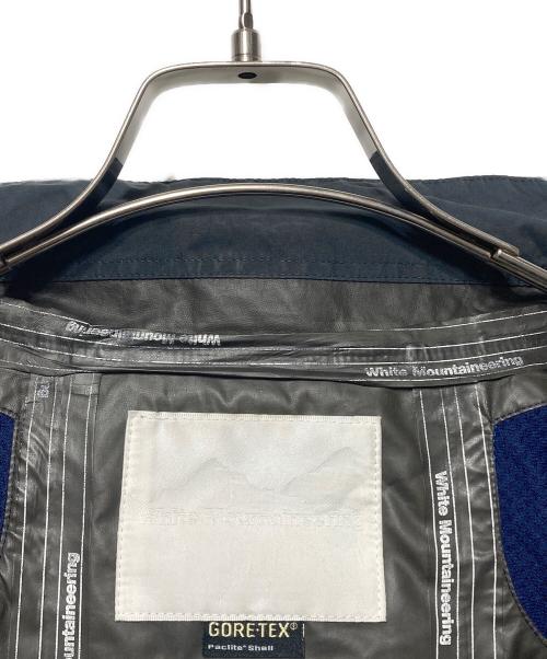 WHITE MOUNTAINEERING（ホワイトマウンテ二アニング）WHITE MOUNTAINEERING (ホワイトマウンテ二アニング) ゴアテックスマウンテンパーカー ネイビー×グレー サイズ:Ｍの古着・服飾アイテム