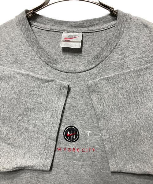 NIKE（ナイキ）NIKE (ナイキ) フロント刺繍Tシャツ グレー サイズ:Mの古着・服飾アイテム