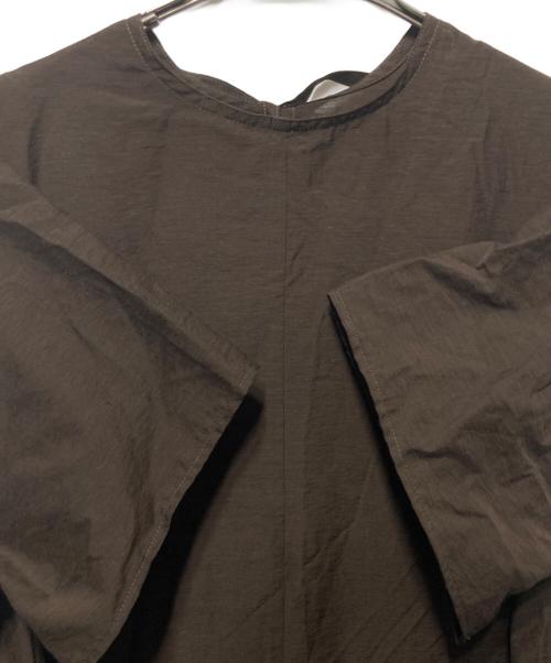 BEAUTY&YOUTH（ビューティーアンドユース）BEAUTY&YOUTH (ビューティーアンドユース) シアー バックリボン ワンピース ブラウン サイズ:Ｓの古着・服飾アイテム