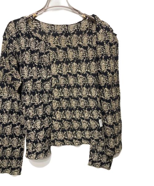 ISSEY MIYAKE（イッセイミヤケ）ISSEY MIYAKE (イッセイミヤケ) 花柄プリーツカーディガン ブラック サイズ:2の古着・服飾アイテム