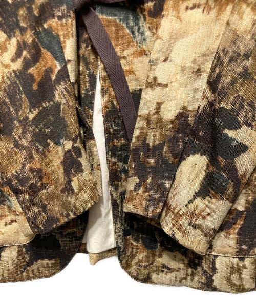 MACPHEE（マカフィー）MACPHEE (マカフィー) フラワーカモフラージュプリント ノーカラージャケット ベージュ×ブラウン サイズ:36の古着・服飾アイテム