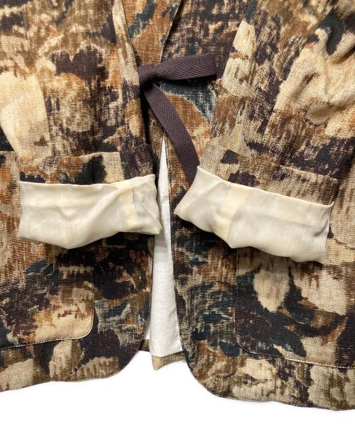 MACPHEE（マカフィー）MACPHEE (マカフィー) フラワーカモフラージュプリント ノーカラージャケット ベージュ×ブラウン サイズ:36の古着・服飾アイテム