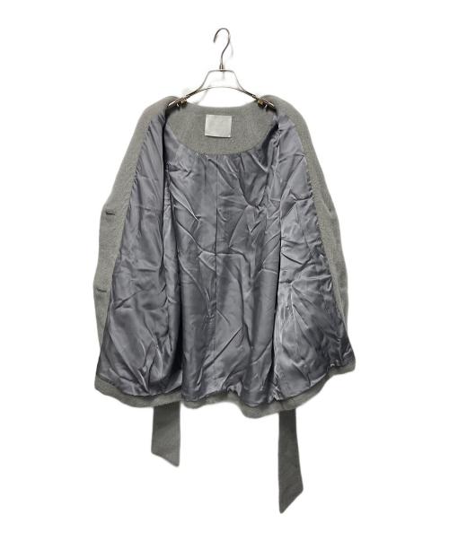 Mame Kurogouchi（マメクロゴウチ）Mame Kurogouchi (マメクロゴウチ) ウール/キッドモヘヤ リボンベルト付 比翼 ノーカラー ジャケット グレー サイズ:1の古着・服飾アイテム