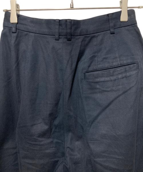 6(ROKU) BEAUTY&YOUTH（ロク ビューティーアンドユース）6(ROKU) BEAUTY&YOUTH (ロク ビューティーアンドユース) タックパンツ ネイビー サイズ:34の古着・服飾アイテム