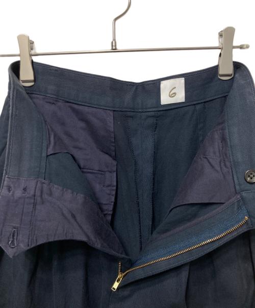 6(ROKU) BEAUTY&YOUTH（ロク ビューティーアンドユース）6(ROKU) BEAUTY&YOUTH (ロク ビューティーアンドユース) タックパンツ ネイビー サイズ:34の古着・服飾アイテム