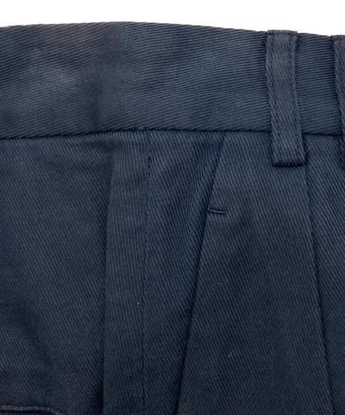 6(ROKU) BEAUTY&YOUTH（ロク ビューティーアンドユース）6(ROKU) BEAUTY&YOUTH (ロク ビューティーアンドユース) タックパンツ ネイビー サイズ:34の古着・服飾アイテム