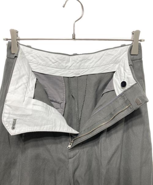 YLEVE（イレーヴ）YLEVE (イレーヴ) FINX COTTON RAMMY TWILL TR/コットンツイルトラウザース グレー サイズ:1の古着・服飾アイテム