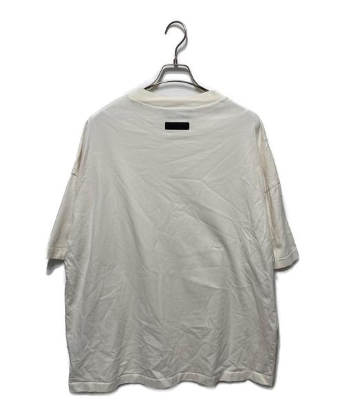 FOG ESSENTIALS（フィアオブゴッド エッセンシャル）FOG ESSENTIALS (フィアオブゴッド エッセンシャル) Rubber Logo S/S Tee ホワイト サイズ:Mの古着・服飾アイテム
