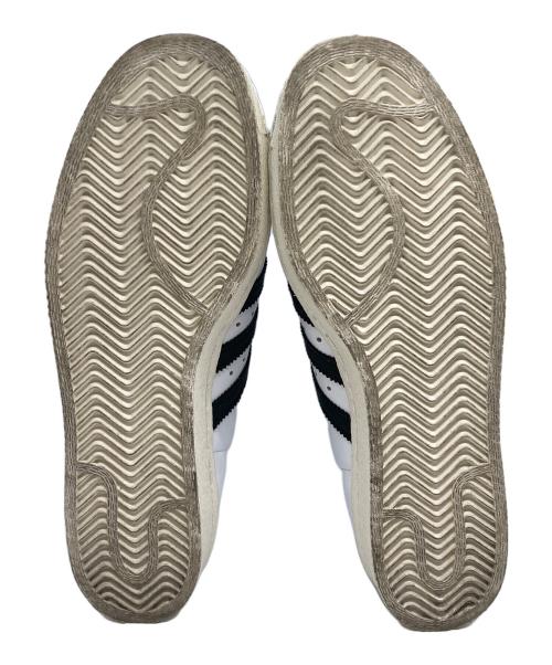adidas（アディダス）adidas (アディダス) スニーカー ホワイト×ブラック サイズ:27の古着・服飾アイテム