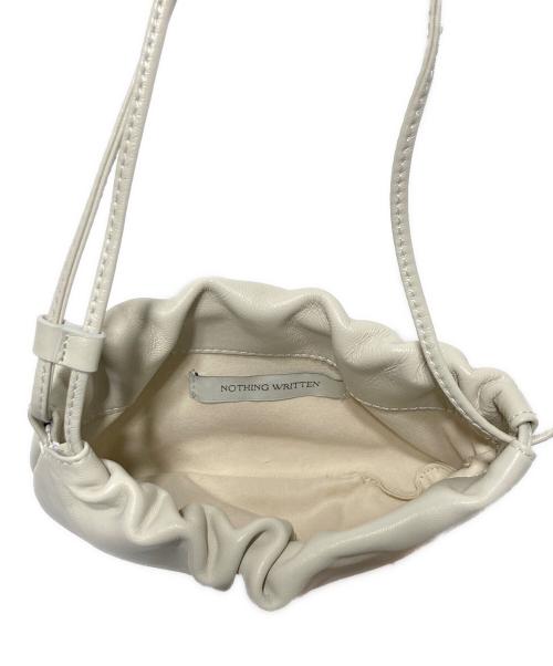 NOTHING WRITTEN（ナッシングリトゥン）NOTHING WRITTEN (ナッシングリトゥン) NELLA STRAP MINI バッグ アイボリーの古着・服飾アイテム