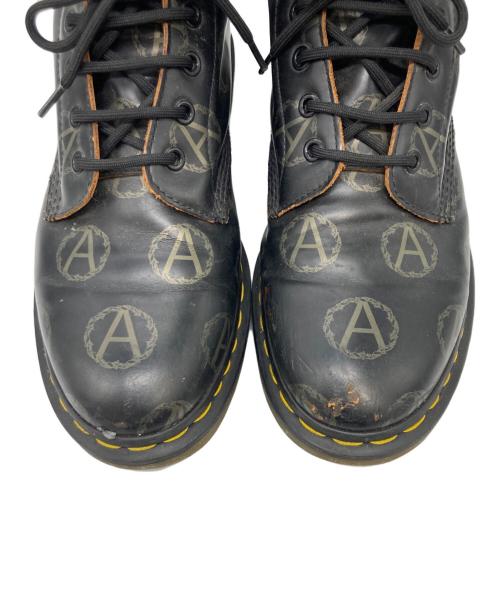Dr.Martens（ドクターマーチン）Dr.Martens (ドクターマーチン) UNDERCOVER (アンダーカバー) SUPREME (シュプリーム) Anarchy 8-Eye Boot ブラック サイズ:26.5の古着・服飾アイテム