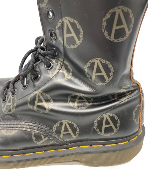 Dr.Martens（ドクターマーチン）Dr.Martens (ドクターマーチン) UNDERCOVER (アンダーカバー) SUPREME (シュプリーム) Anarchy 8-Eye Boot ブラック サイズ:26.5の古着・服飾アイテム