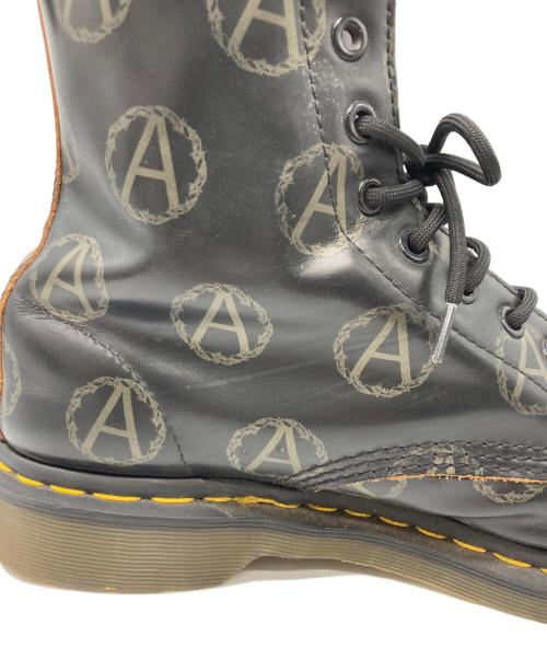 Dr.Martens（ドクターマーチン）Dr.Martens (ドクターマーチン) UNDERCOVER (アンダーカバー) SUPREME (シュプリーム) Anarchy 8-Eye Boot ブラック サイズ:26.5の古着・服飾アイテム