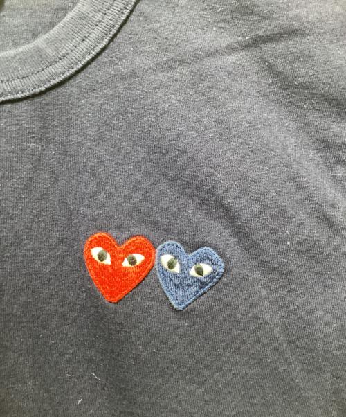 PLAY COMME des GARCONS（プレイコムデギャルソン）PLAY COMME des GARCONS (プレイコムデギャルソン) ダブル・ハートワッペン・Tシャツ ネイビー サイズ:Ｓの古着・服飾アイテム