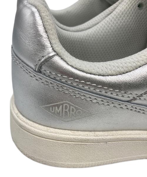 UMBRO（アンブロ）UMBRO (アンブロ) ローカットスニーカー シルバー サイズ:24の古着・服飾アイテム