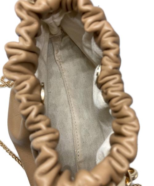 innue（イヌエ）innue (イヌエ) レザーチェーンバッグ ベージュの古着・服飾アイテム